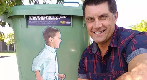 行車安全出奇招：垃圾桶上貼安全標識，提醒司機‘不要超速’